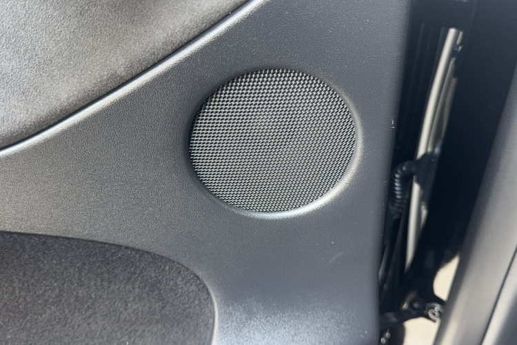 特斯拉 Model Y 2021款 标准续航后驱版局部细节16