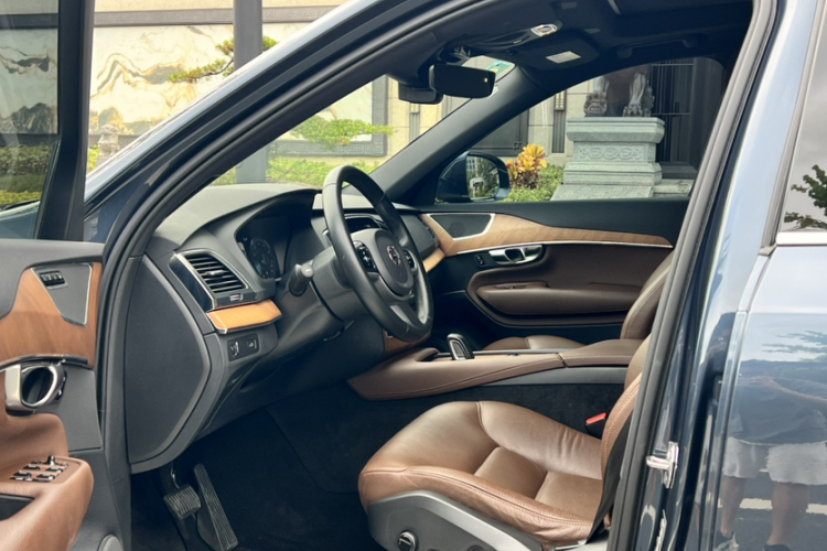 沃尔沃XC90 2021款 B5 智行豪华版 7座中控内饰7004