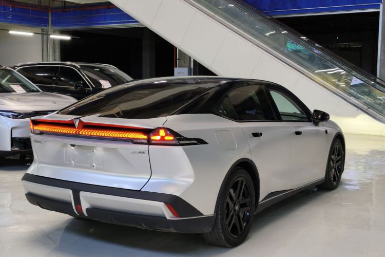 深蓝汽车 深蓝SL03 2022款 515纯电版车身外观6006