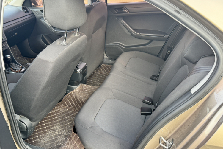 大众 捷达 2015款 质惠版 1.6L 自动时尚型中控内饰7004