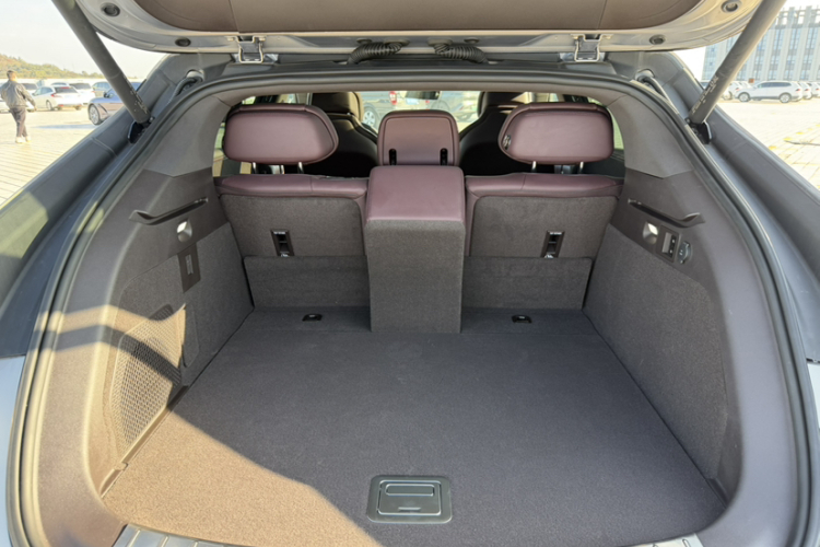 腾势Z9GT 2024款 1100四驱Pro版局部细节23