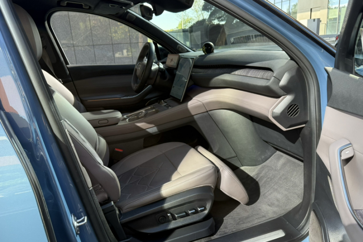 蔚来ES7 2022款 100kWh 首发版中控内饰7001