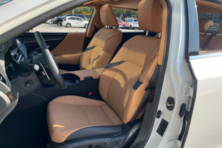 雷克萨斯ES 2022款 200 卓越版局部细节19