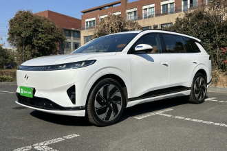 东风奕派 eπ008 2025款 210Ultra如奕版 5座