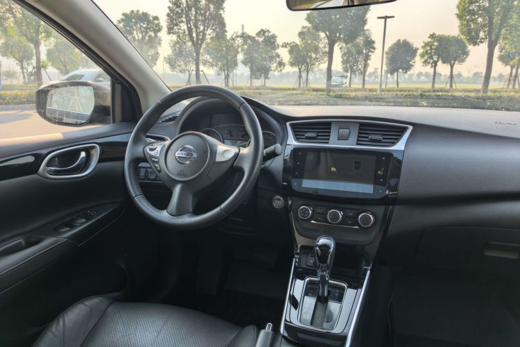 日产 轩逸 2019款 1.6XV CVT智联尊享版 国VI中控内饰7004