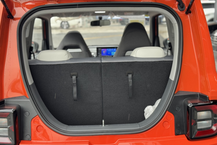 吉利银河 2025款 210km 熊猫骑士中控内饰7005