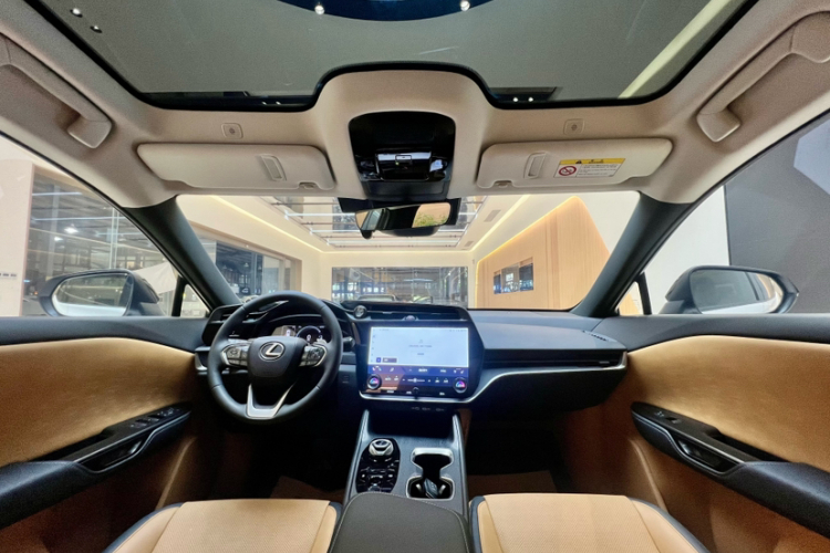 雷克萨斯RZ 2023款 450e 四驱纵享版中控内饰7004