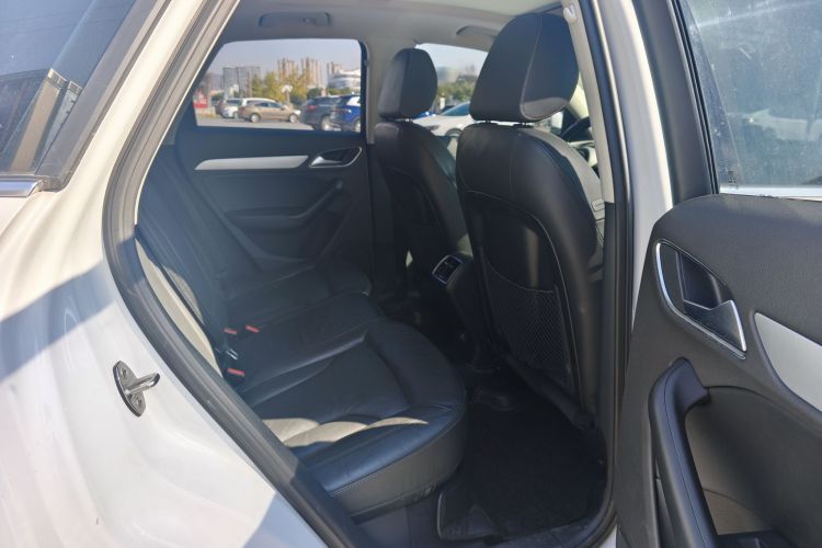 奥迪Q3 2018款 30周年年型 30 TFSI 时尚型中控内饰7001