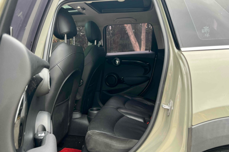 MINI 2019款 2.0T COOPER S 经典派 五门版中控内饰7003