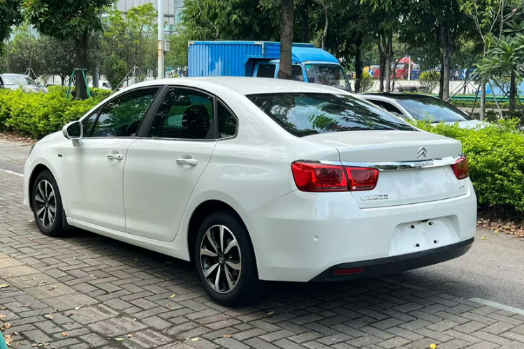 雪铁龙 C4世嘉 2016款 1.2THP 自动旗舰型车身外观6003