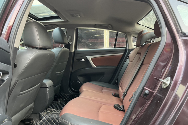 海马M6 2017款 1.6L 手动运动智能型中控内饰7005