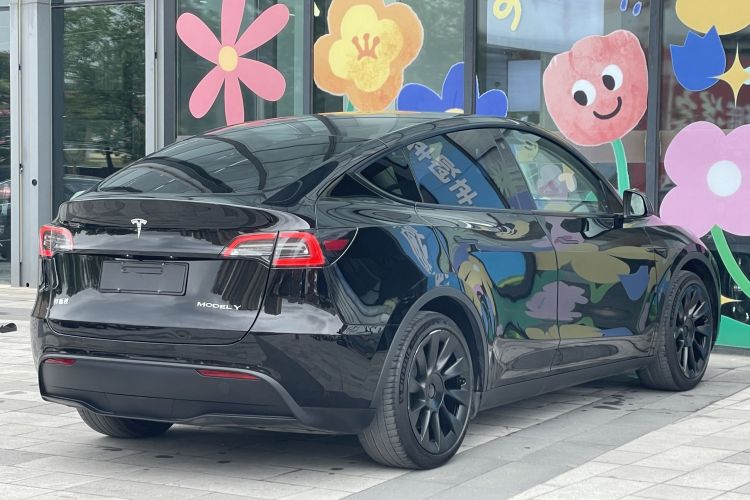 特斯拉 Model Y 2022款 后轮驱动版车身外观6006