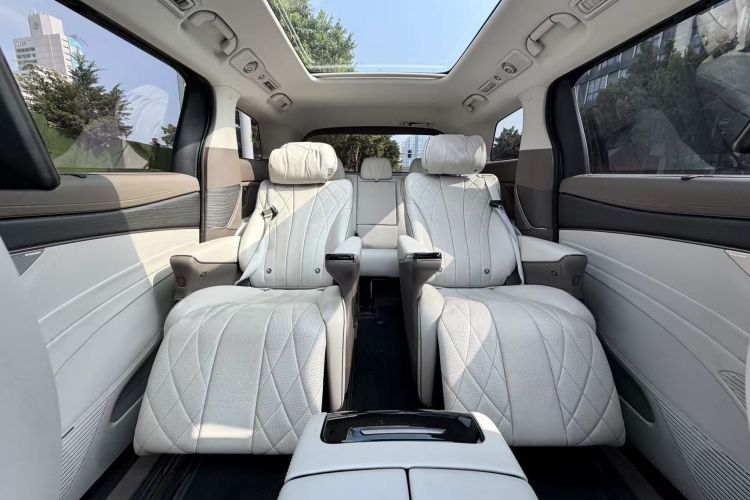 腾势D9 2022款 DM-i 970 四驱尊荣型中控内饰7004