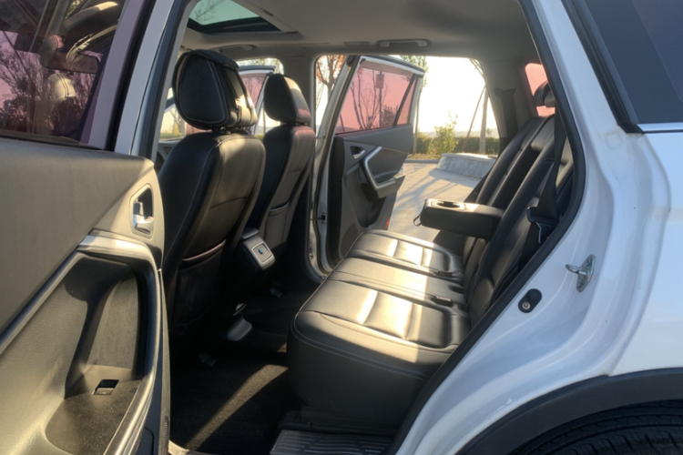 北汽幻速S6 2016款 1.5T 手动领先型中控内饰7002