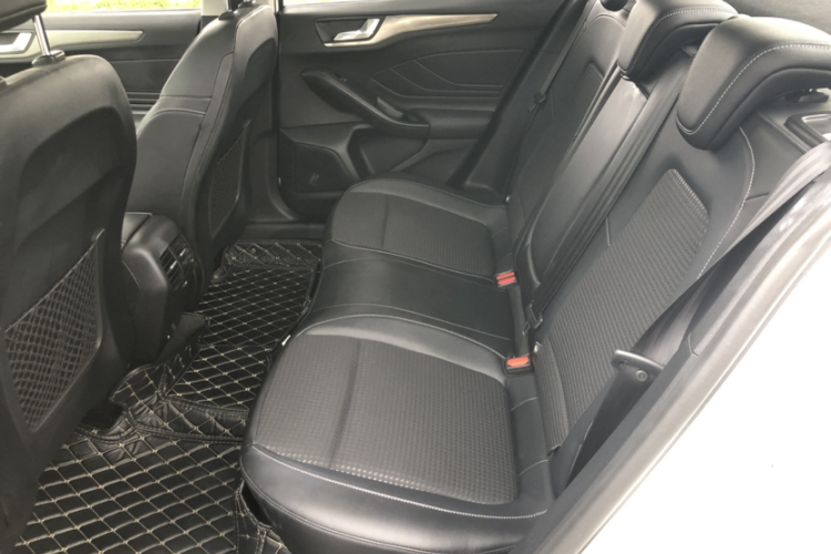 福特 福克斯 2020款 三厢 EcoBoost 180 自动锋潮型中控内饰7003