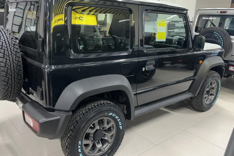 铃木 吉姆尼 jimny 手动挡车身外观6005