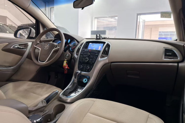 别克 英朗 2013款 GT 1.6L 自动时尚版中控内饰7001