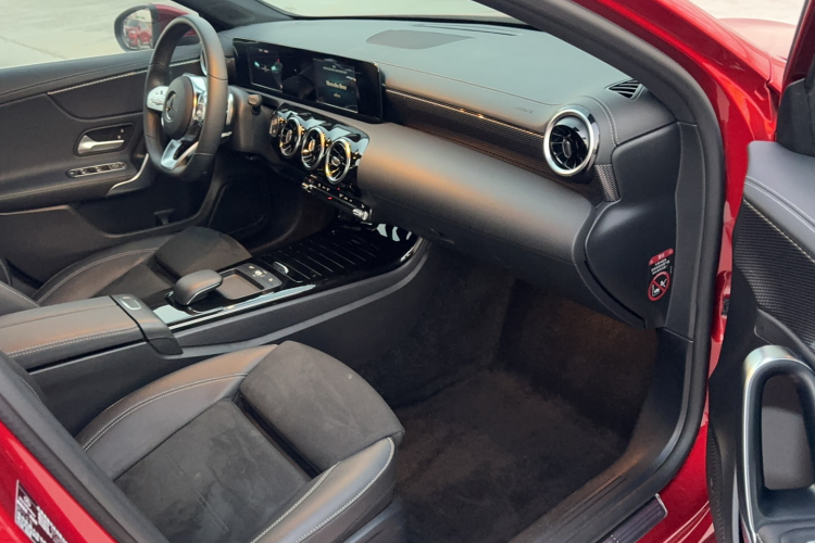 奔驰A级 2019款 A 180 L 运动轿车中控内饰7004