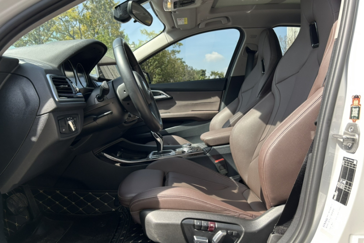 宝马1系 2022款 125i M运动曜夜版中控内饰7007