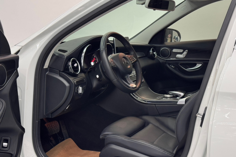 奔驰C级 2018款 C 200 L 运动版中控内饰7004