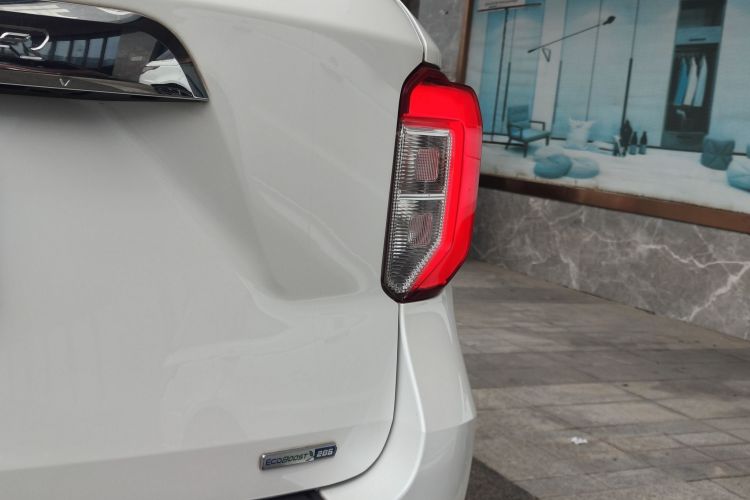 福特 探险者 2020款 EcoBoost 285 四驱钛金版 6座局部细节9004