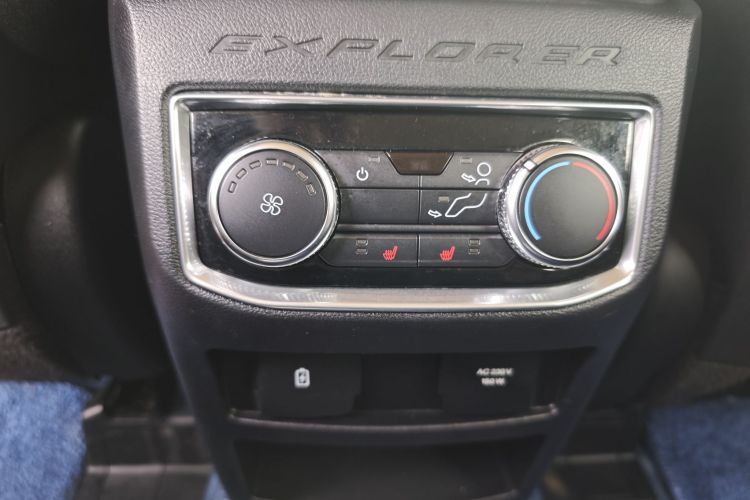 福特 探险者 2020款 EcoBoost 285 四驱钛金版 6座中控内饰7009