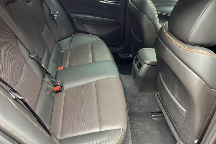 凯迪拉克CT4 2020款 28T 精英型中控内饰7008