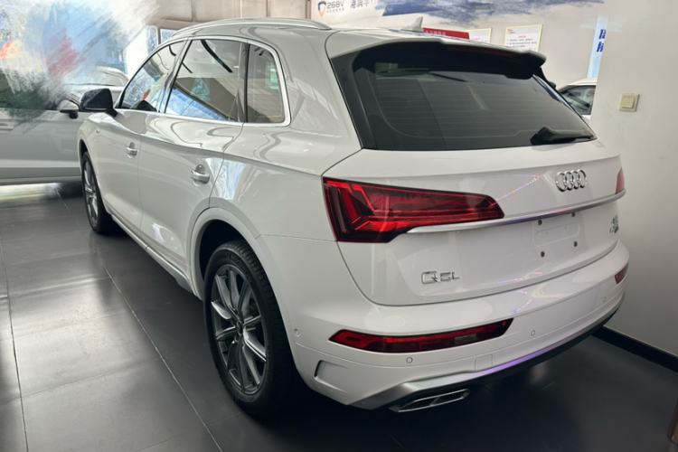 奥迪Q5L 2022款 改款 40T 豪华动感型车身外观6004