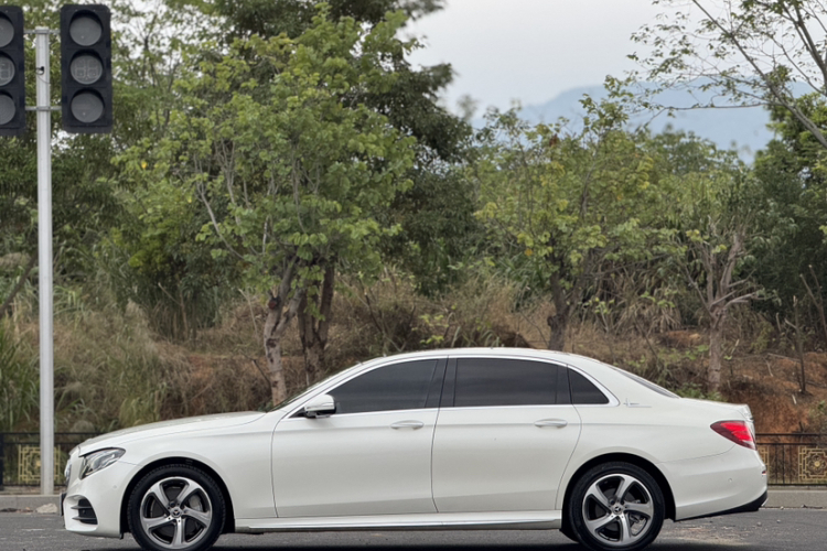 奔驰E级 2017款 E 300 L 运动豪华型车身外观6004