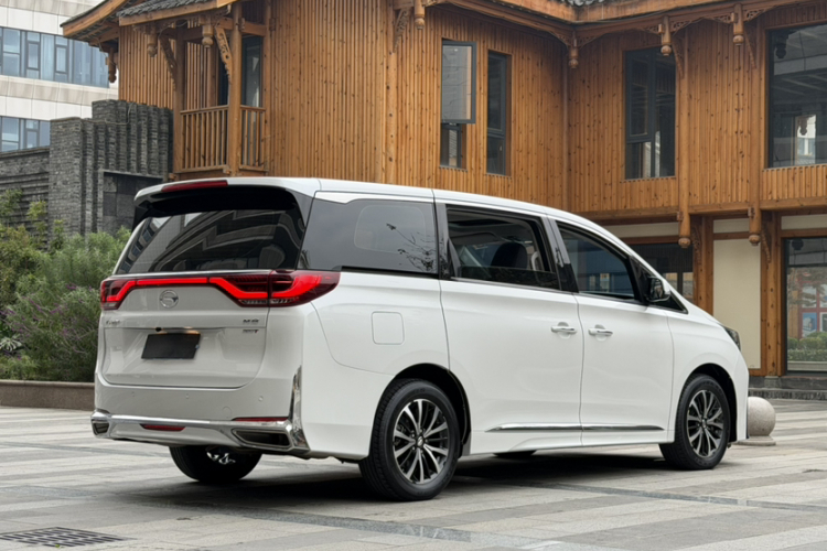 广汽传祺 传祺M8 2023款 领秀系列 390T 豪华版车身外观6002