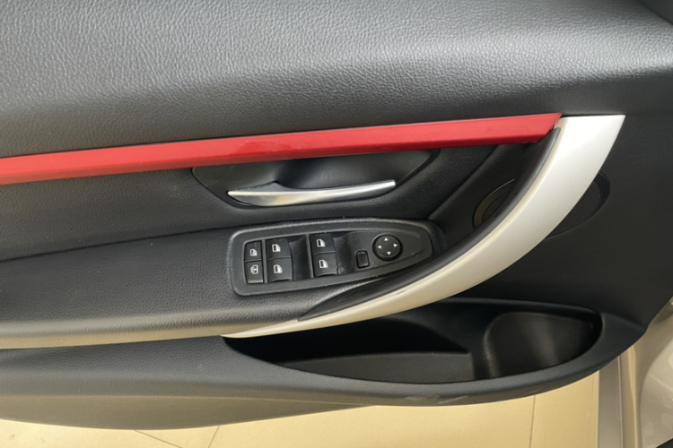 宝马3系 2015款 320Li 时尚型中控内饰7004