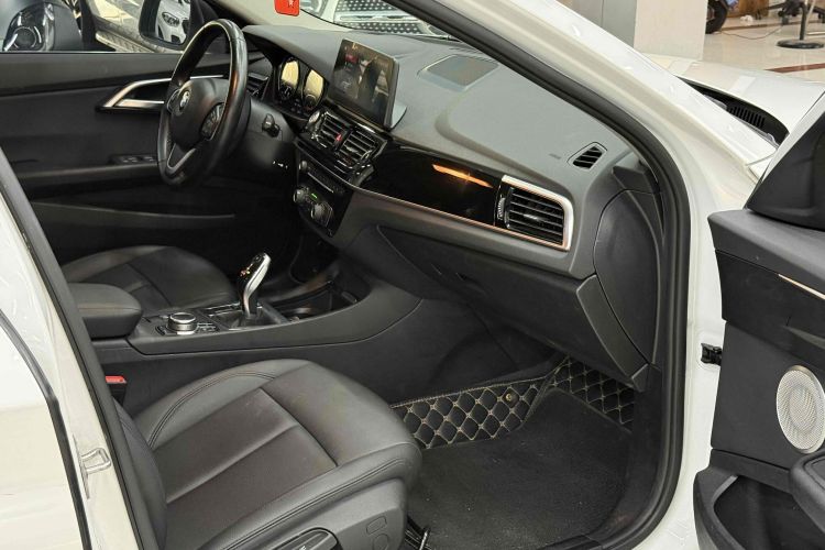 宝马1系 2022款 120i M运动版中控内饰7002