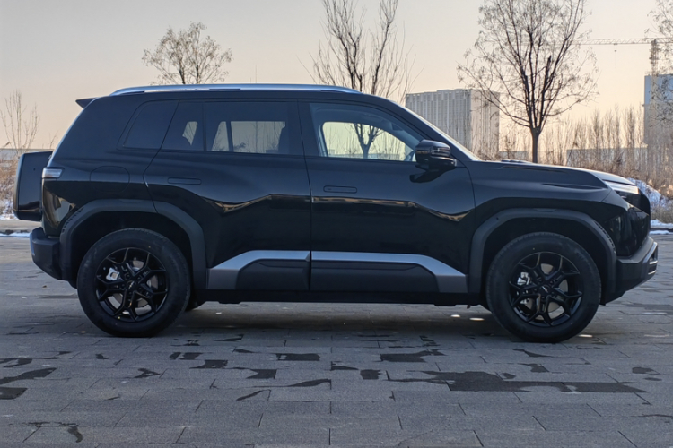 方程豹 钛3 2025款 501KM 后驱智驾Max版车身外观6006