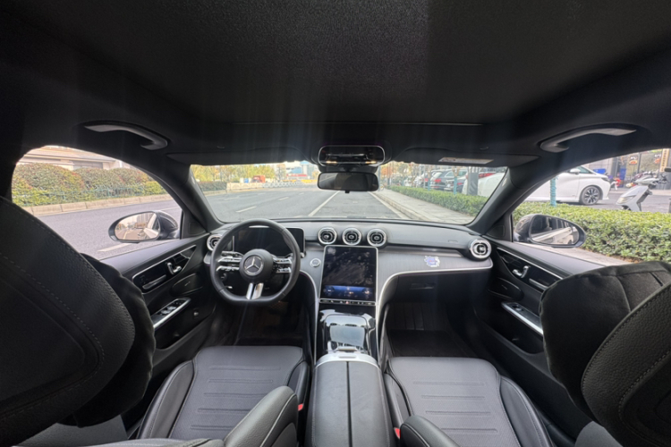 奔驰C级 2023款 改款 C 260 L 运动版中控内饰7001
