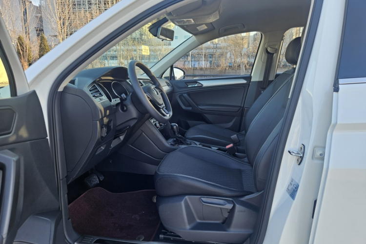 大众 途观L 2017款 330TSI 自动两驱风尚版中控内饰7002