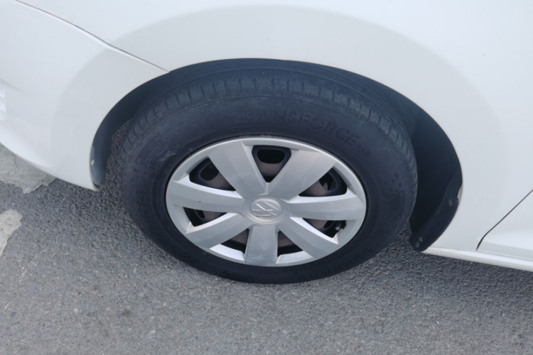 大众 桑塔纳 2015款 1.6L 手动风尚版车身外观6005