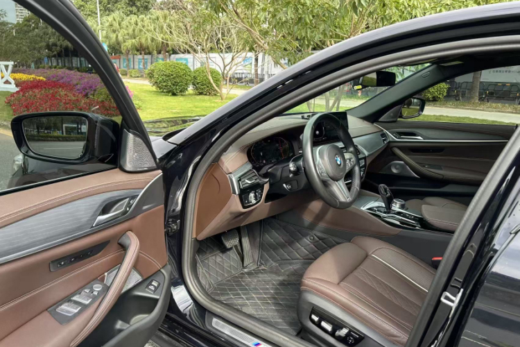 宝马5系 2023款 530Li 尊享型 M运动套装中控内饰7002