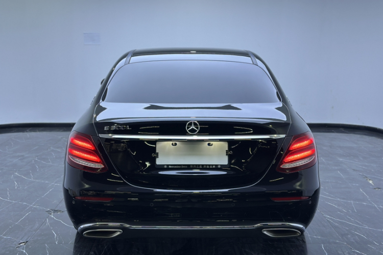 奔驰E级 2020款 改款 E 300 L 殊享版车身外观6006