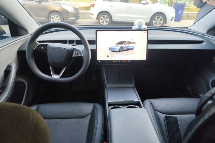特斯拉 Model 3 2025款 后轮驱动版中控内饰7001