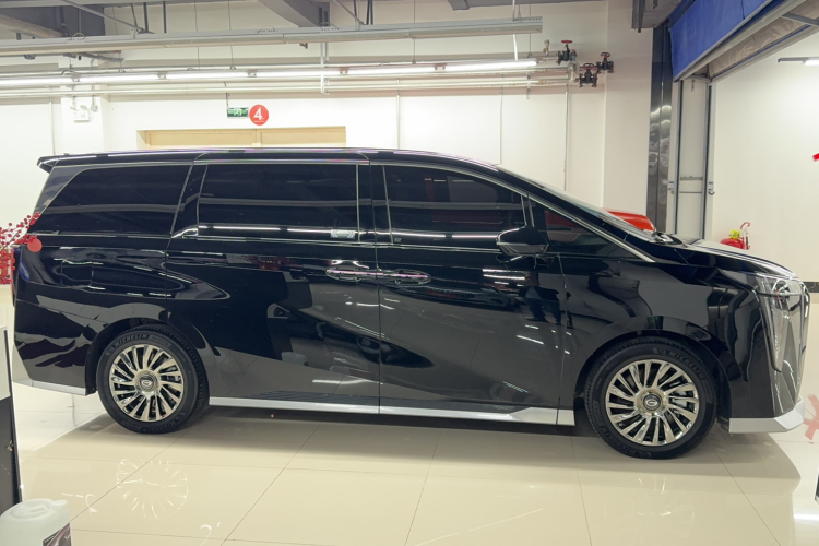 广汽传祺 传祺M8 2023款 宗师系列 双擎 旗舰版车身外观6002