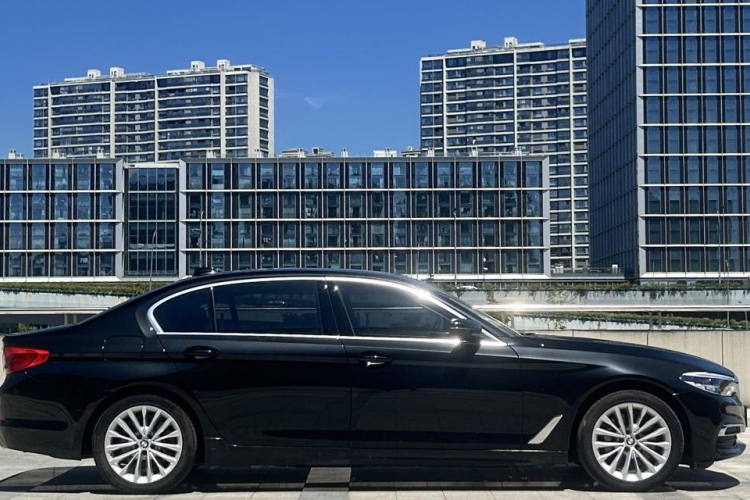 宝马5系新能源 2020款 里程升级版 530Le 豪华套装车身外观6004