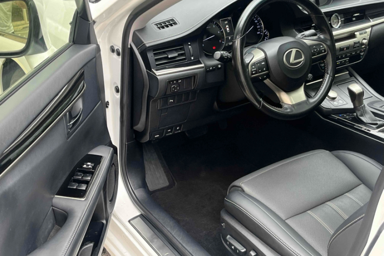 雷克萨斯ES 2015款 200 精英版中控内饰7006
