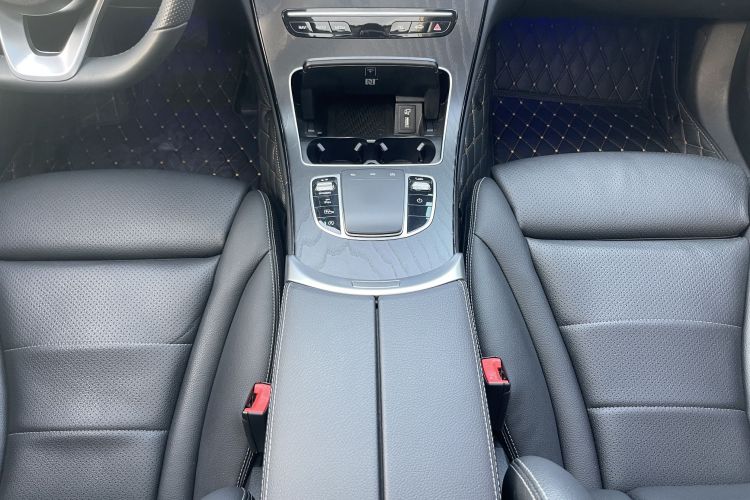 奔驰C级 2021款 C 260 L 运动版中控内饰7013