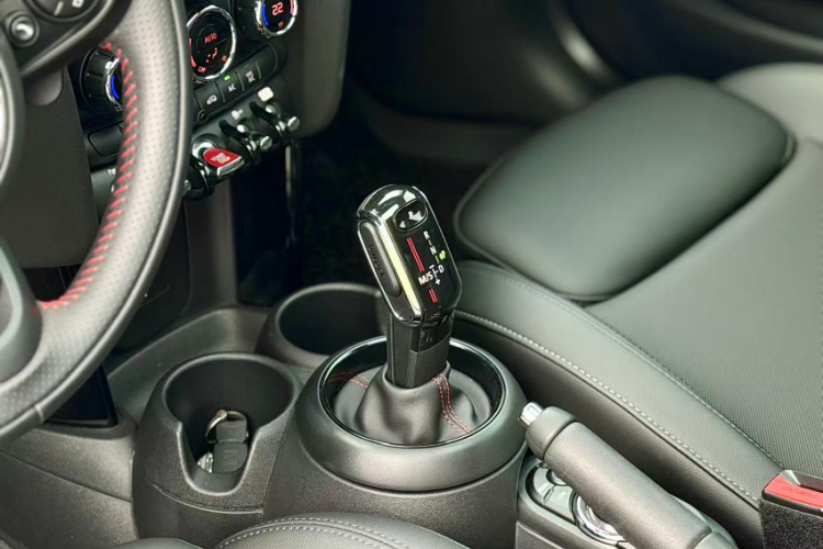 MINI 2021款 2.0T COOPER S 经典派中控内饰7002