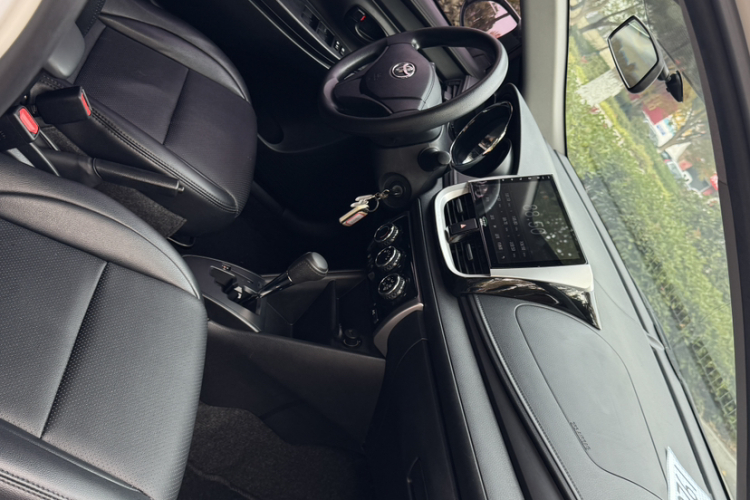 丰田 YARiS L 致炫 2016款 改款 1.5E CVT魅动版中控内饰7009