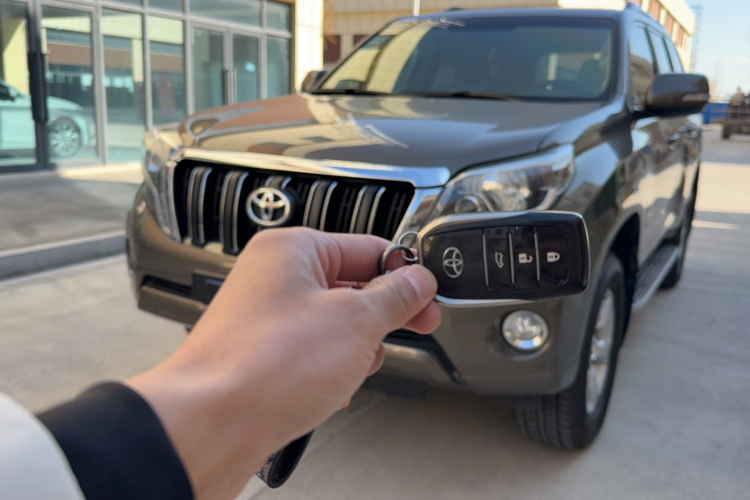 丰田 普拉多 2014款 4.0L 自动TX-L NAVI中控内饰7001