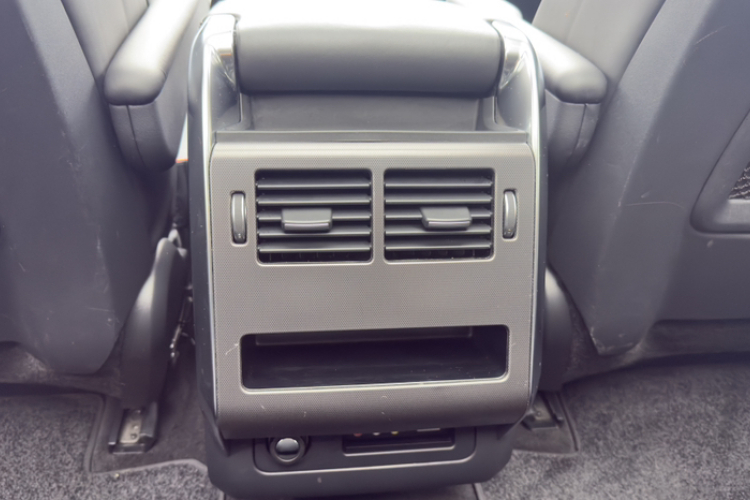 路虎 揽胜运动版 2016款 3.0 SC V6 HSE DYNAMIC中控内饰7015