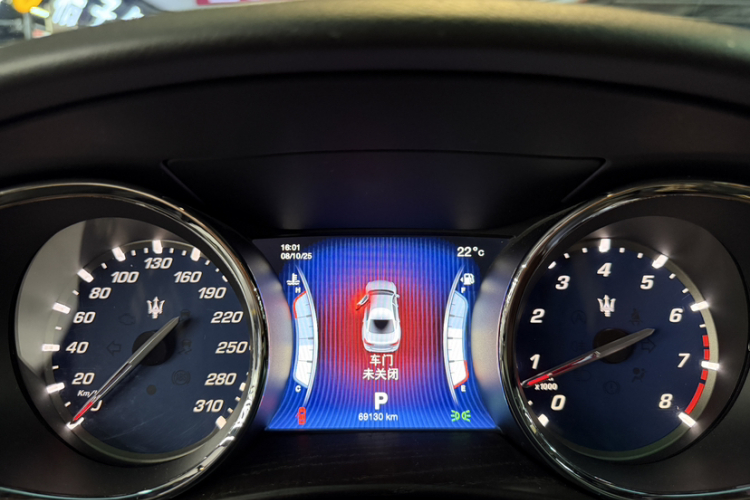 玛莎拉蒂 总裁 2013款 3.0T 标准型中控内饰15