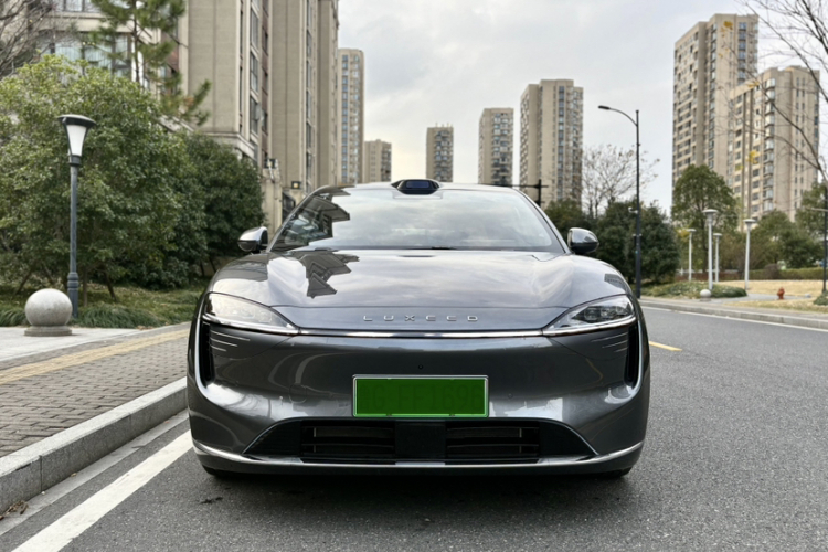 鸿蒙智行 智界R7 2025款 增程 331km Ultra车身外观6004