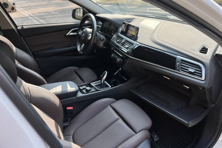 宝马1系 2020款 125i 领先型M运动套装中控内饰7008